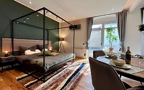 EDLER WOHNRAUM Luxuriöses Studio im Zentrum mit Balkon, Kaffeevollautomat, Klima&Parkplatz